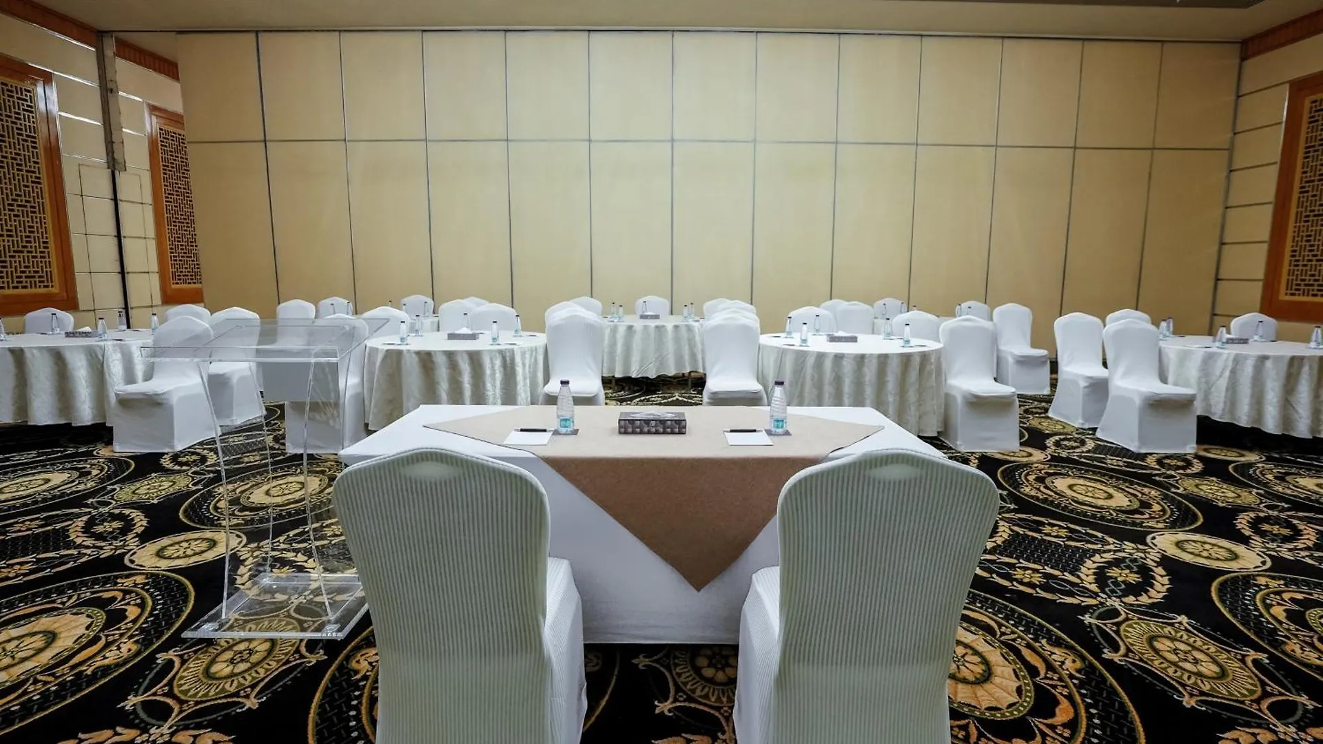 Sheraton Dammam Hotel & Convention Centre 5*,