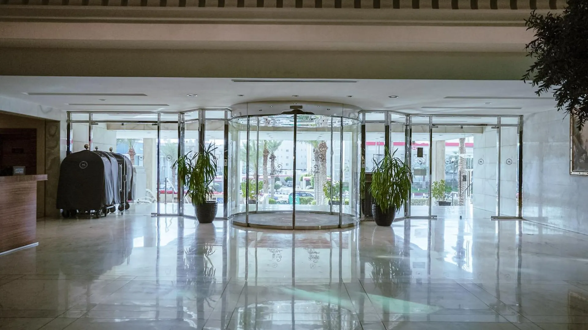 Sheraton Dammam Hotel & Convention Centre 5*,